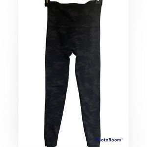 SPANX camouflage print leggings